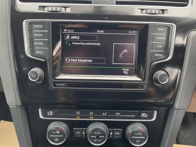 VOLKSWAGEN GOLF
