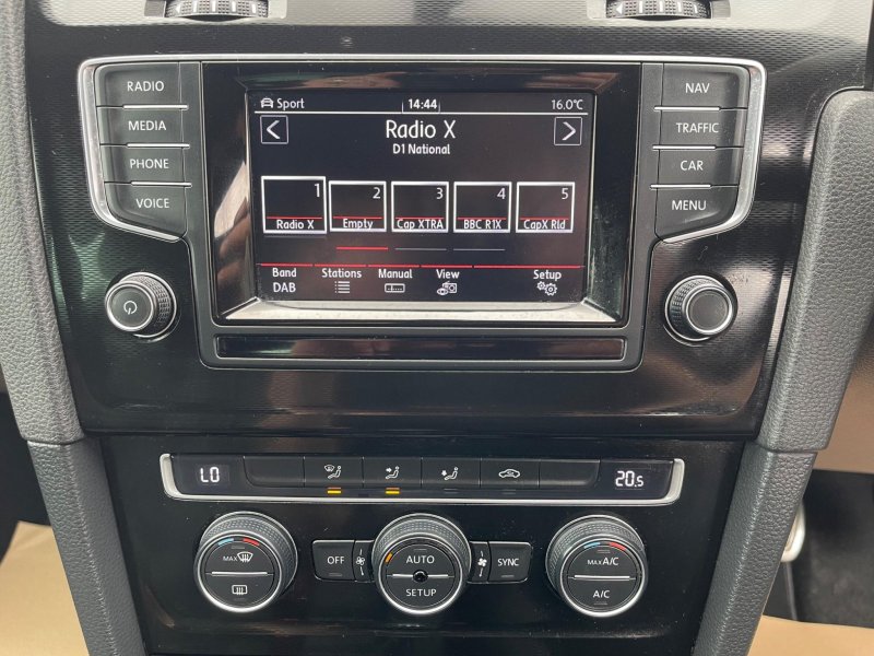 VOLKSWAGEN GOLF