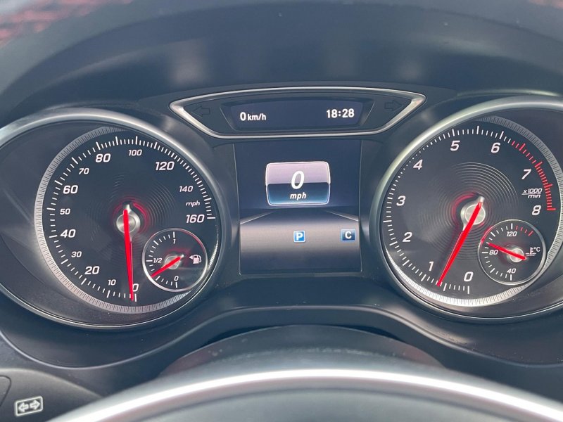 MERCEDES-BENZ CLA