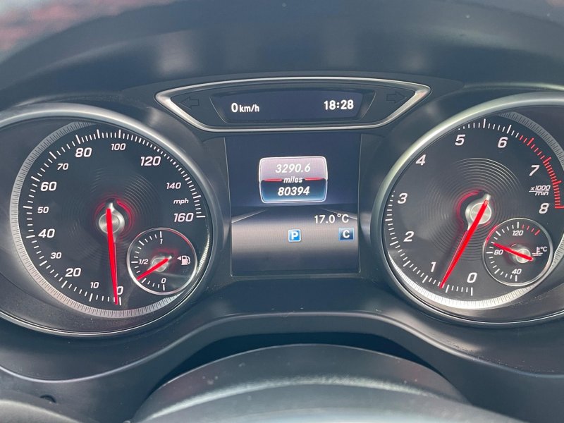 MERCEDES-BENZ CLA