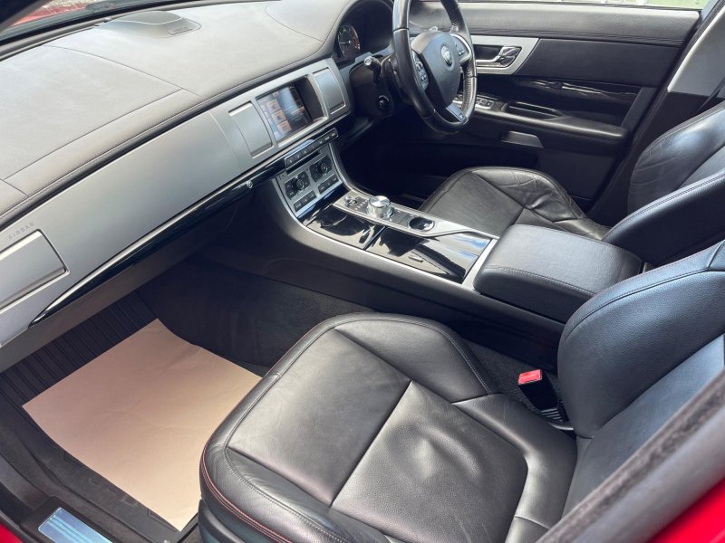 JAGUAR XF