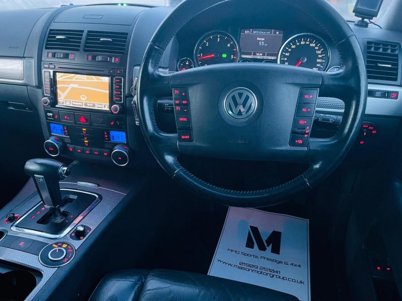 VOLKSWAGEN TOUAREG