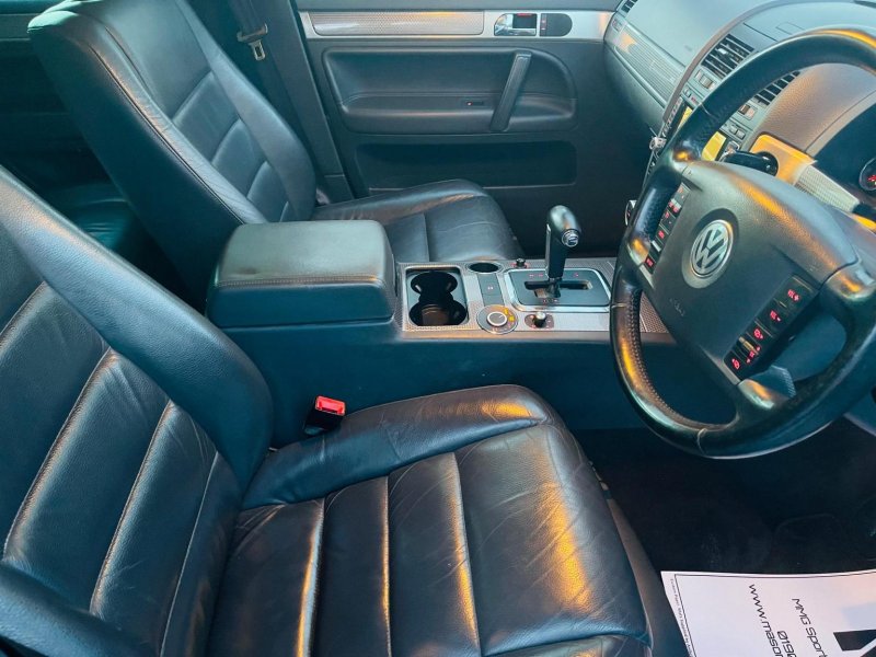 VOLKSWAGEN TOUAREG