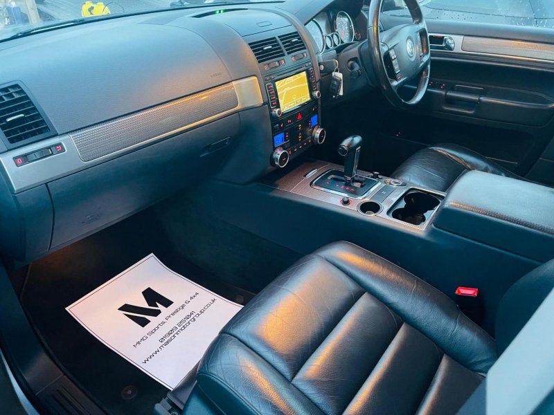 VOLKSWAGEN TOUAREG