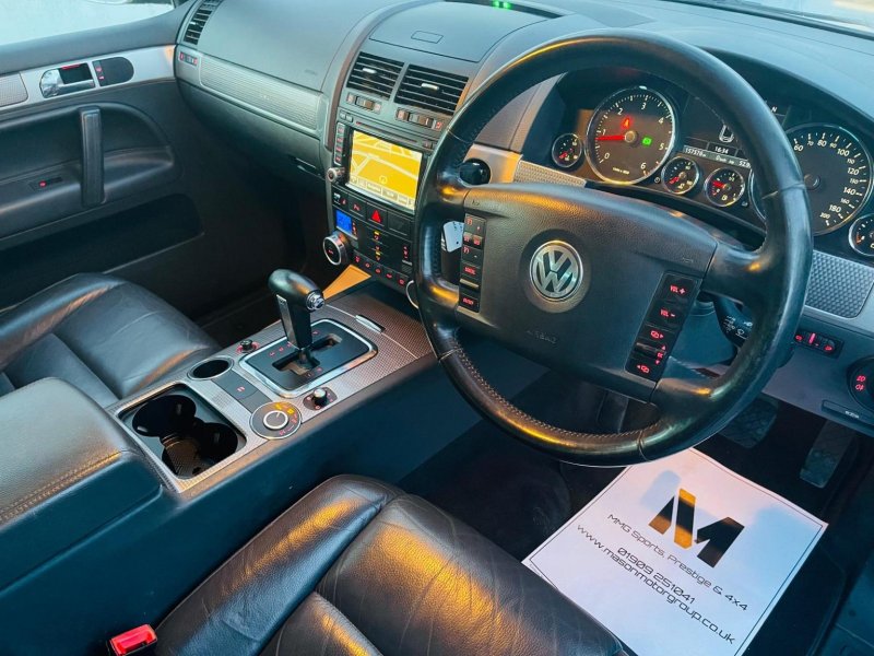VOLKSWAGEN TOUAREG