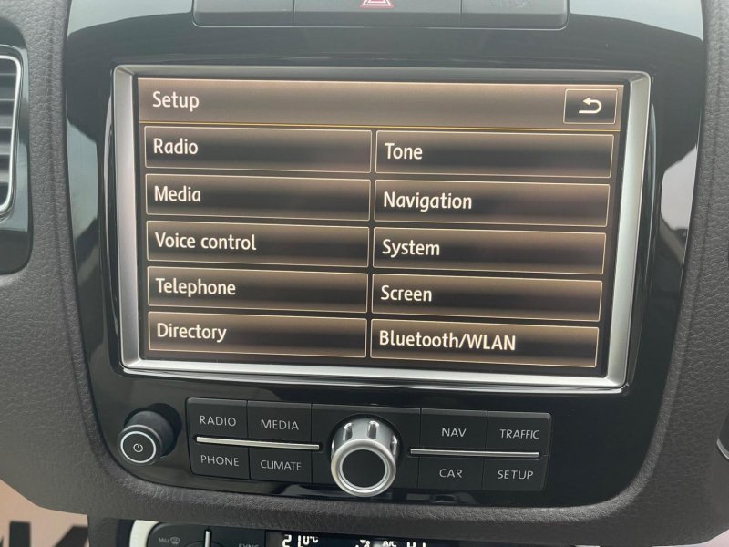 VOLKSWAGEN TOUAREG